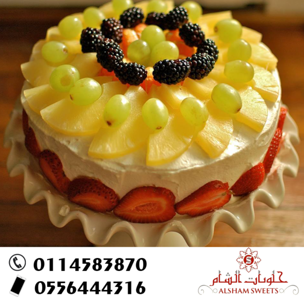 تورته وسط فواكة